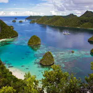 Unberührtes Inselparadies Raja Ampat ab Sorong: Indonesien Papua Raja Ampat Schiff Ombak Putih