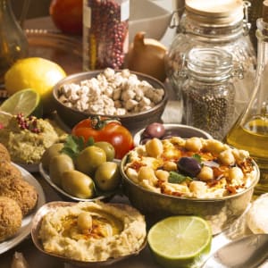 Jordanien hautnah - kulinarische Erlebnisreise ab Amman: Jordanien Essen Hummus und Falafel