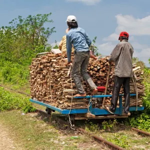 Battambang, die Reiskammer ab Siem Reap: Kambodscha Bamboo Zug