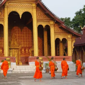 Mit dem Schnellzug von China nach Laos ab Chengdu: Laos Luang Prabang Almosengang Tak Bat