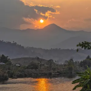 Mekong River Cruise, VTE-LPQ ab Vientiane: Laos Luang Prabang Mekong River Cruise