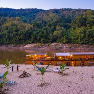 Mekong River Cruise, Goldenes Dreieck - Vientiane ab Huay Xai: Laos Mekong River Cruise Picknick auf der Sandbank - Credit Holger Leue