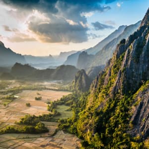 Ebene der Tonkrüge & Vang Vieng ab Luang Prabang: Laos Vang Vieng