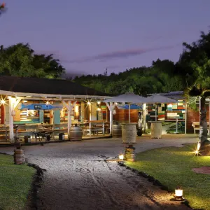 Shanti Maurice Resort & Spa in Süd | Südwesten:  Shanti Maurice Resort and Spa Rum Shed Bar