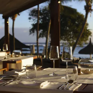 Shanti Maurice Resort & Spa in Süd | Südwesten:  Shanti Maurice Resort and Spa Stars Restaurant