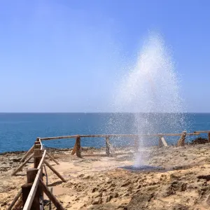 Landschaften im Westen in Salalah: Oman Meerwasserfontänen 