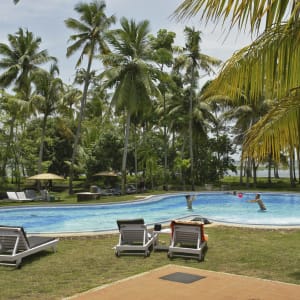 Coconut Lagoon in Kerala | Malabarküste | Kochi:  Indien Coconut Lagoon Resort Pool