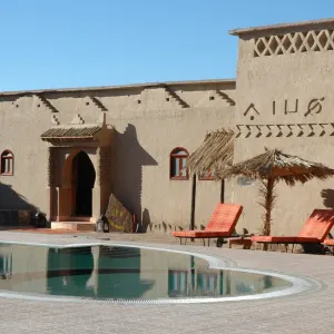 Kasbah Tombouctou Merzouga in Sahara Wüste | Drâa-Tal:  Marokko Kasbah Hotel Tombouctou - Pool