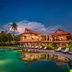 Niraamaya Retreats Backaters & Beyond in Kerala | Malabarküste | Kochi:  Niraamaya Retreats Kumarakom - Pool