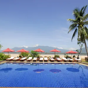 La Folie Lodge Resort in Pakse:  Pakse La Folie Lodge Resort Pool