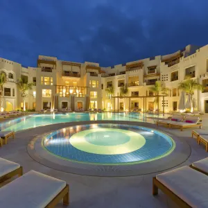 Sifawy Boutique Hotel in Muscat:  Sifah Sifawy Boutique Hotel Pool 