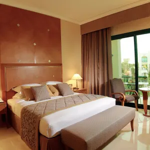 Al Ain Rotana Hotel:  Al Ain Rotana Hotel Wohnbeispiel