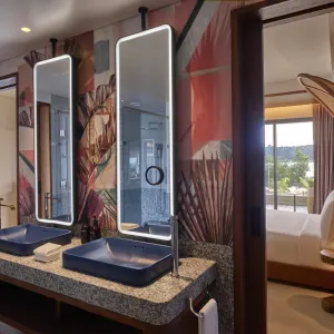 Canopy by Hilton Seychelles in Mahé:  Canopy by Hilton Seychelles - Badezimmer
