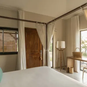 Constance Tekoma Rodrigues:   Constance Tekoma Rodrigues - Strandvilla