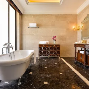 Marsa Malaz Kempinski, The Pearl in Doha:  Doha Marsa Malaz Kempinski - Presidential Suite bathroom