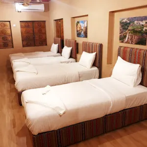 Bustan Inn Nizwa in Gebirge:  Oman Bustan Inn Nizwa Wohnbeispiel