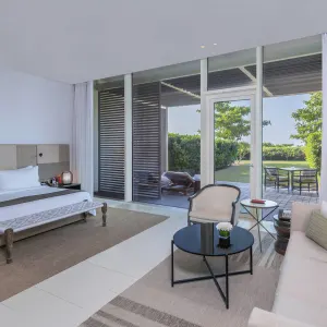 The Oberoi Beach Resort, Al Zorah in Ajman:  The Oberoi Beach Resort, Al Zorah - Deluxe Suite mit Garten