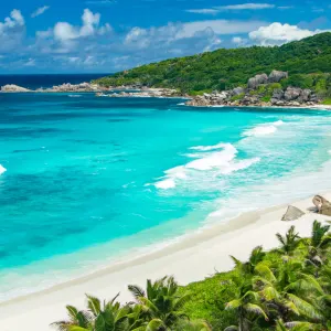 Inselhüpfen Praslin, La Digue & Mahé: Seychellen La Digue Grande Anse Strand