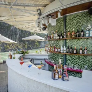 Lan Ha und Halong Bucht mit Au Co Cruise (3T/2N) ab Hanoi: Vietnam Au Co Cruise - Bar
