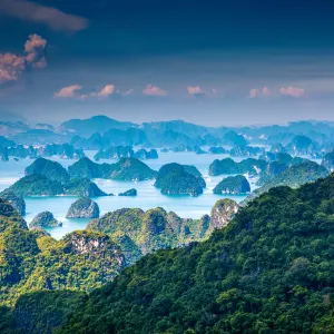 Hanoi - Halong Bucht mit dem Wasserflugzeug: Vietnam Halong Bay Panorama