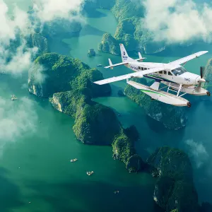 Hanoi - Halong Bucht mit dem Wasserflugzeug: Vietnam Halong Bucht von oben