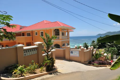 Au Fond de Mer View