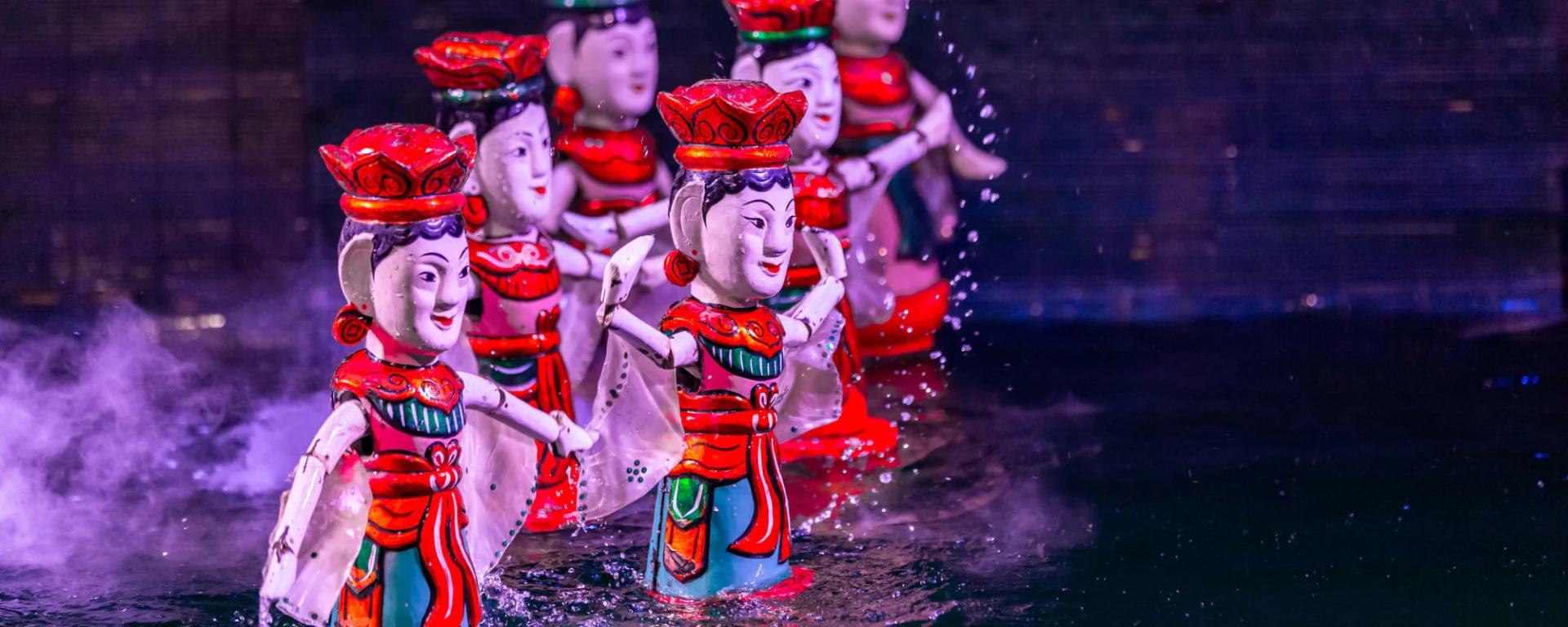 Hanoi am Abend mit Wasserpuppen, DE, Abends: 1vn-Wasserpuppentheater-as-2024-336312153-Kalyakan