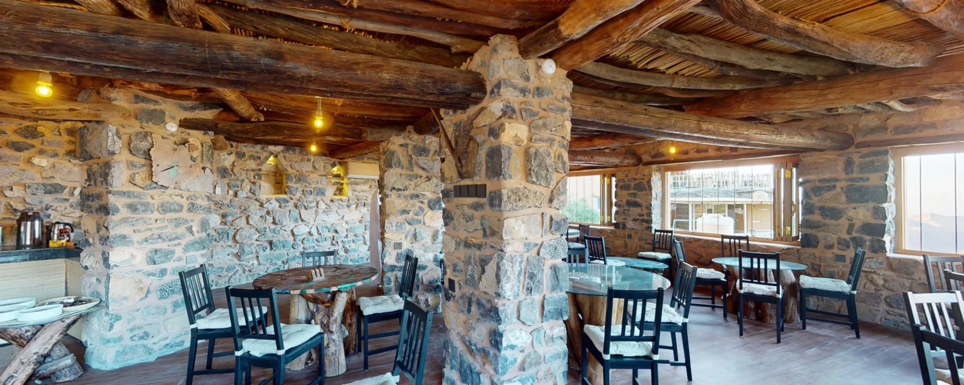 Hanging Terraces in Gebirge:  Oman Hanging Terraces - Restaurant