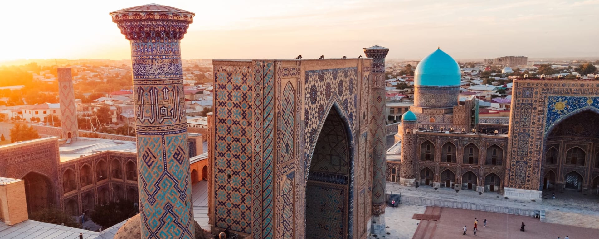 Klassisches Usbekistan ab Taschkent: Usbekistan Samarkand Registan Platz Sonnenuntergang