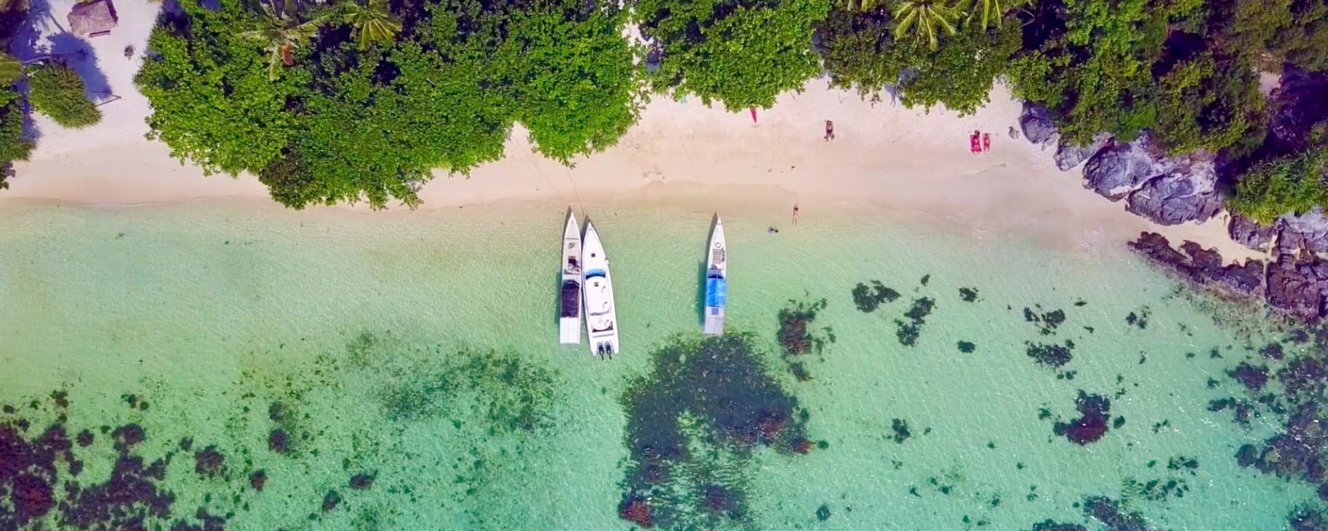 Kura Kura Resort in Karimunjawa:  Indonesien Kura Kura Resort Island Ujung Gelam Beach