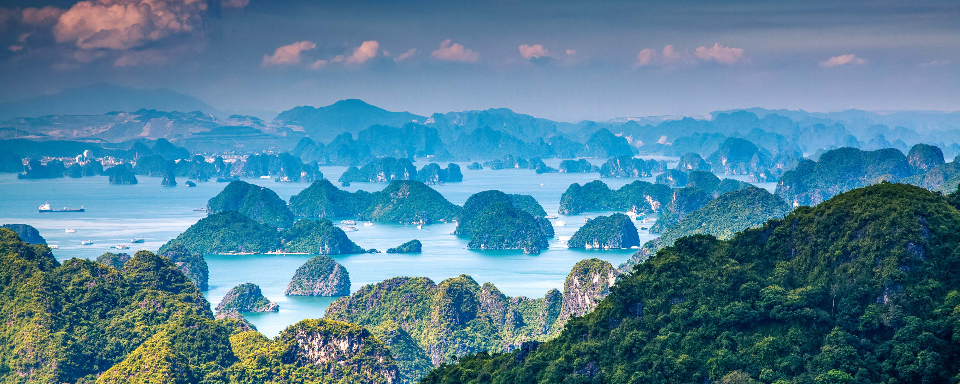 Hanoi - Halong Bucht mit dem Wasserflugzeug: Vietnam Halong Bay Panorama