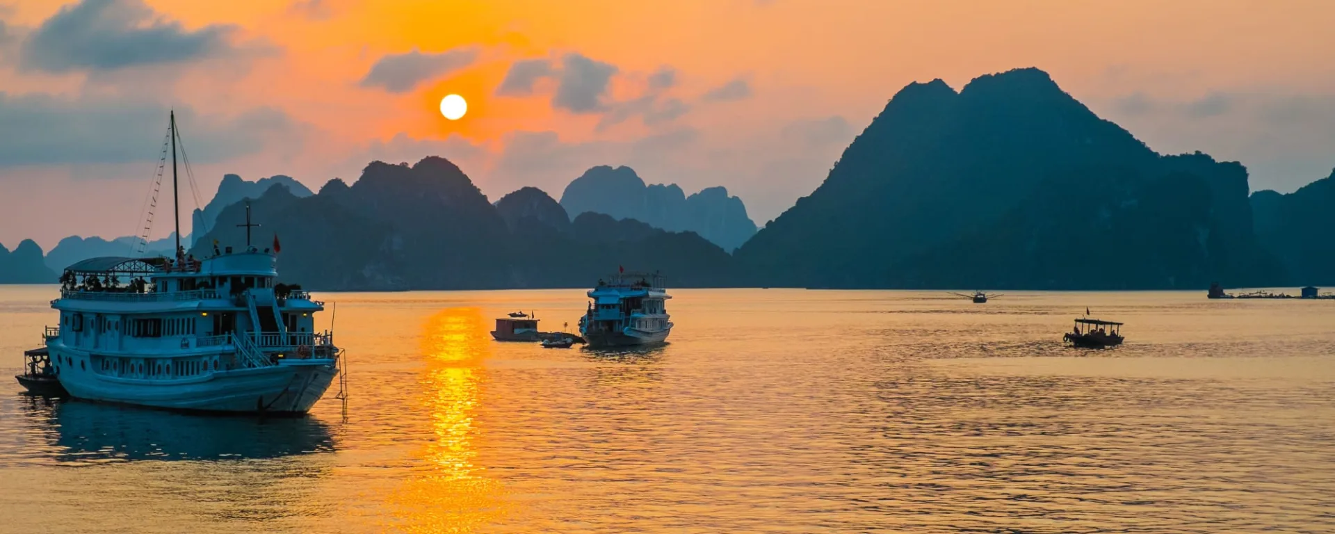 Faszinierende Halong Bucht mit Bhaya Premium, 2T/1N ab Hanoi: Vietnam Halong bucht Sonnenuntergang
