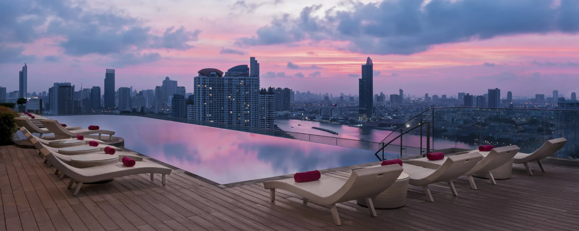 AVANI+ Riverside Bangkok Hotel:  Bangkok AVANI+ Riverside Bangkok Pool