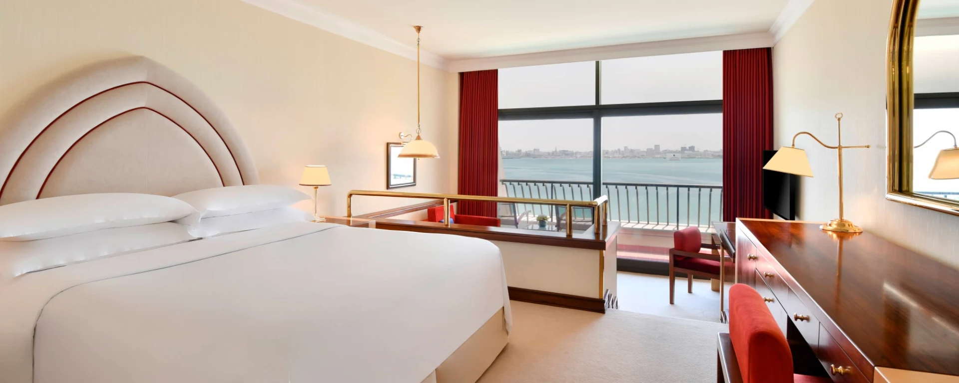Sheraton Grand Doha Resort & Convention Hotel:  Sheraton Grand Doha Resort and Convention Hotel - Deluxe Zimmer