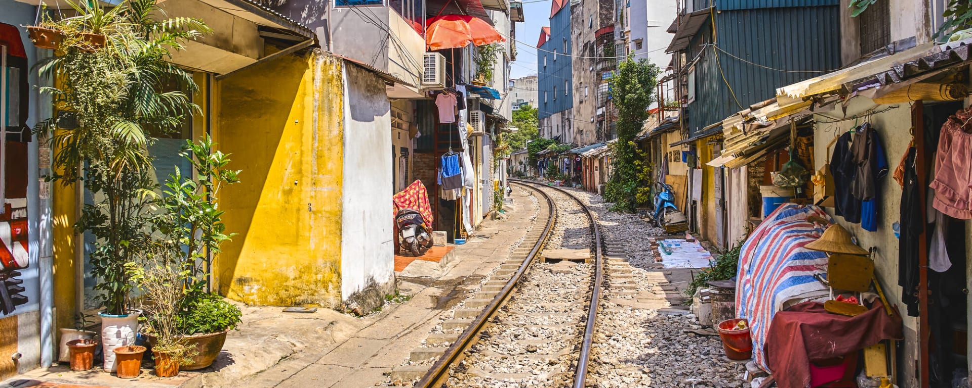 Go as you please Hanoi, DE, Ganztägig: Vietnam Hanoi Zugstrecke durch die Stadt