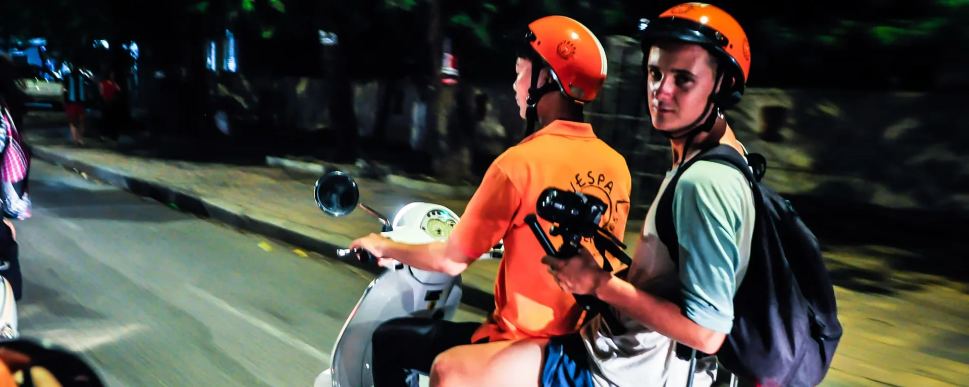 Siem Reap Vespa Tour, EN, Abends: Kambodscha Siem Reap Vespa Tour