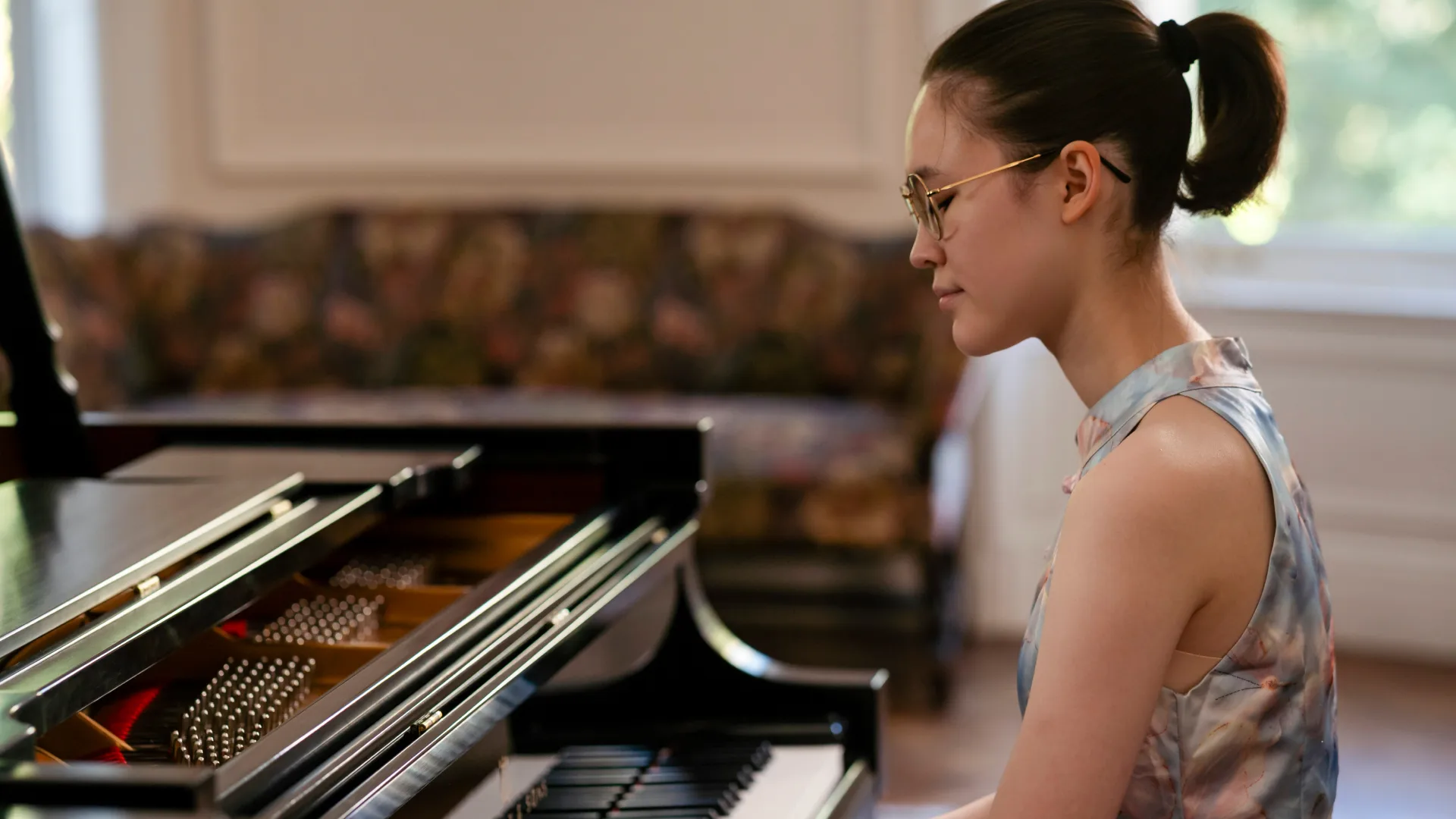 Ásta Dóra Finnsdóttir plays Grieg