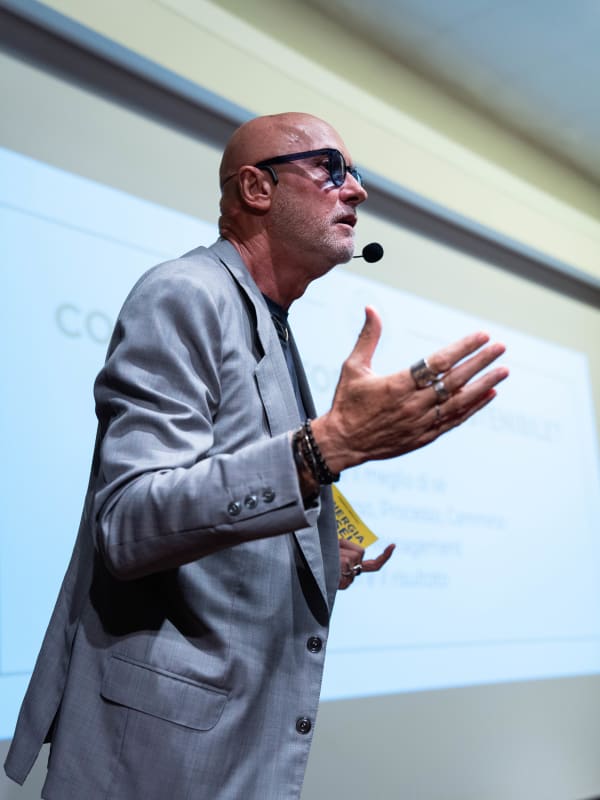 100x Mentality EVENT — Franco Bertoli sul palco durante il suo intervento