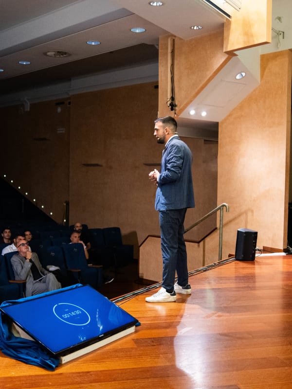 100x Mentality EVENT — La sala vista dal palco durante l'intervento di apertura