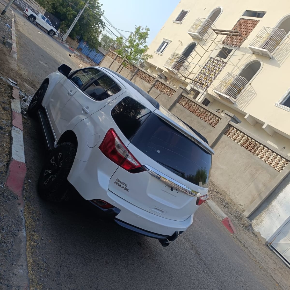Isuzu-Mux en très bon état