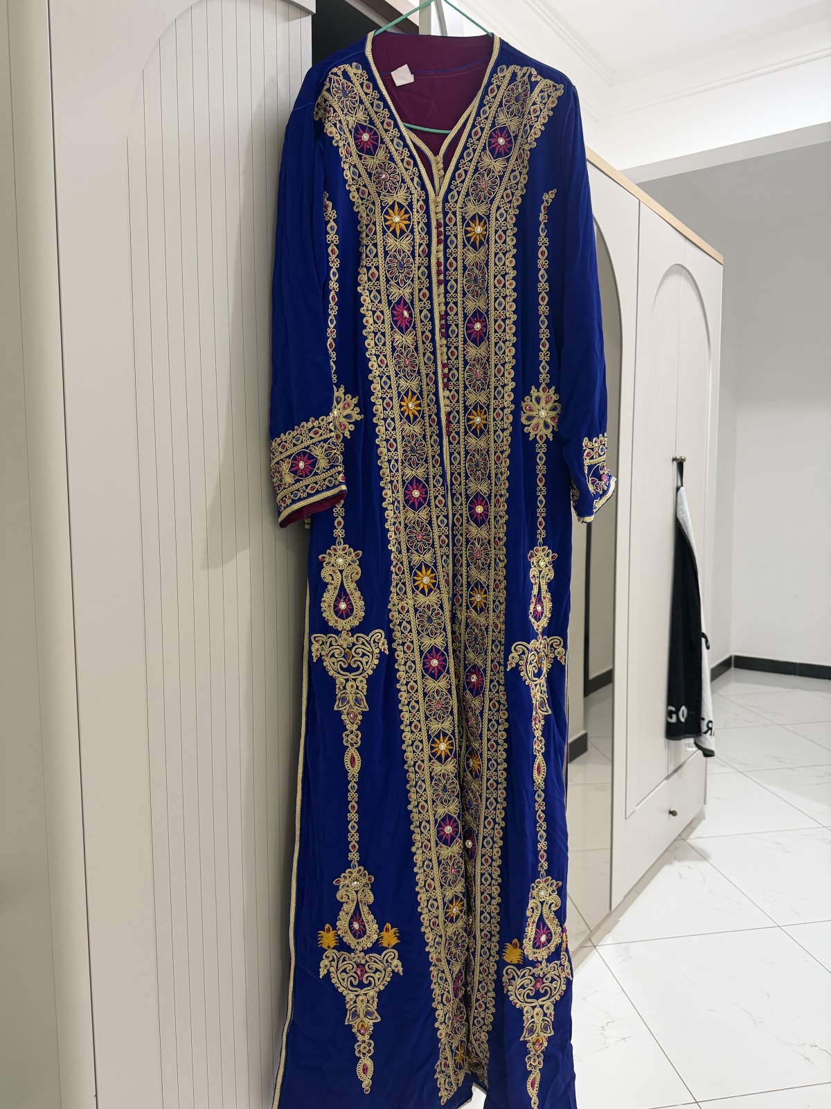 Magnifique caftan marocain bleu, porté une fois