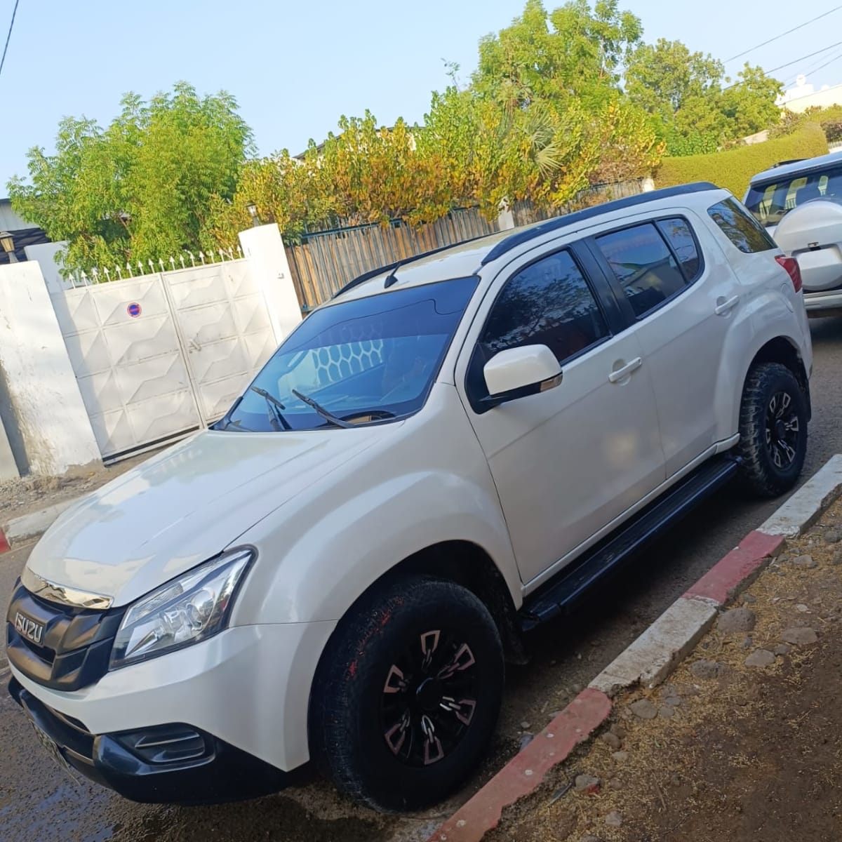Isuzu Mux 140 000 km - Automatique, intérieur impeccable