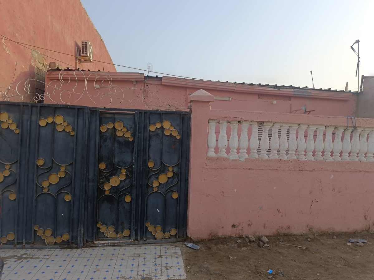 Maison F5 à vendre à cité Saoudi, avec deux cours