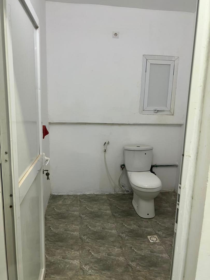 Appartement F2 spacieux avec double toilette