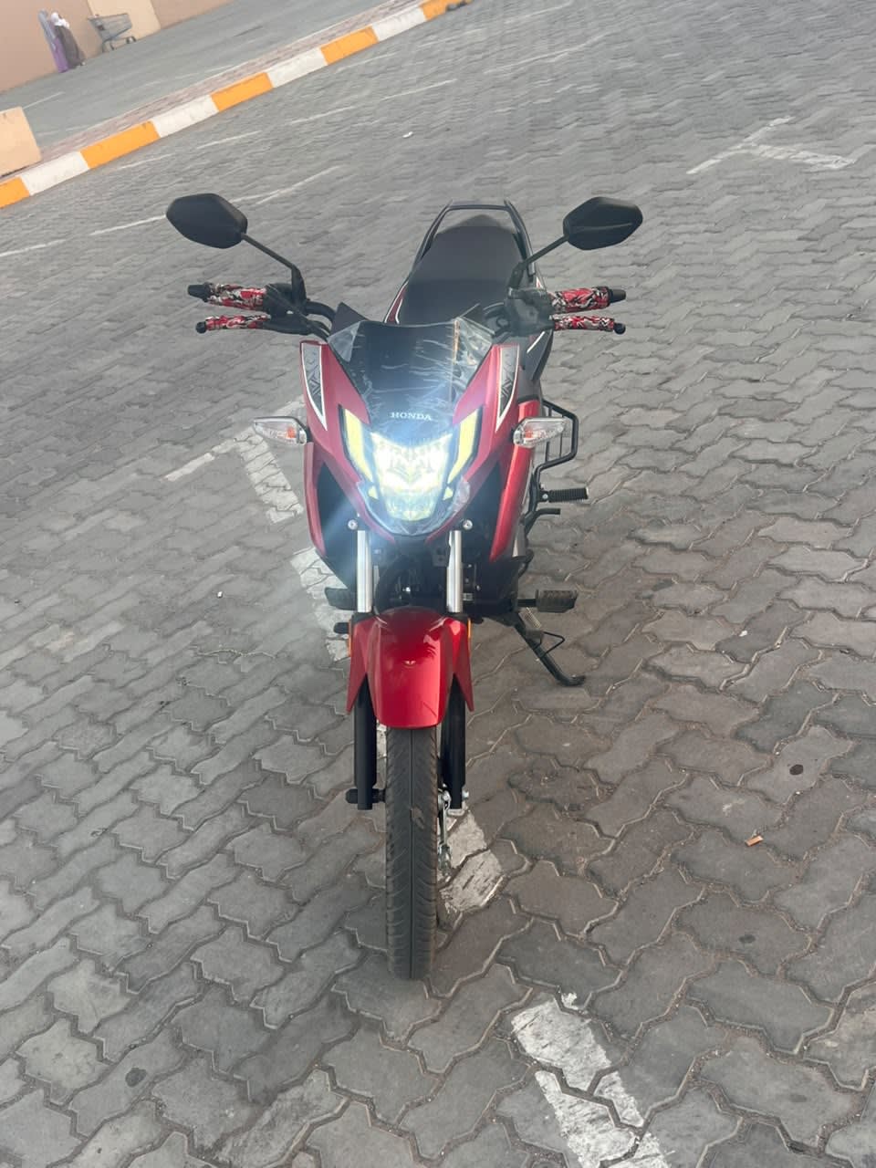 Moto Honda XP125 rouge en très bon état à vendre