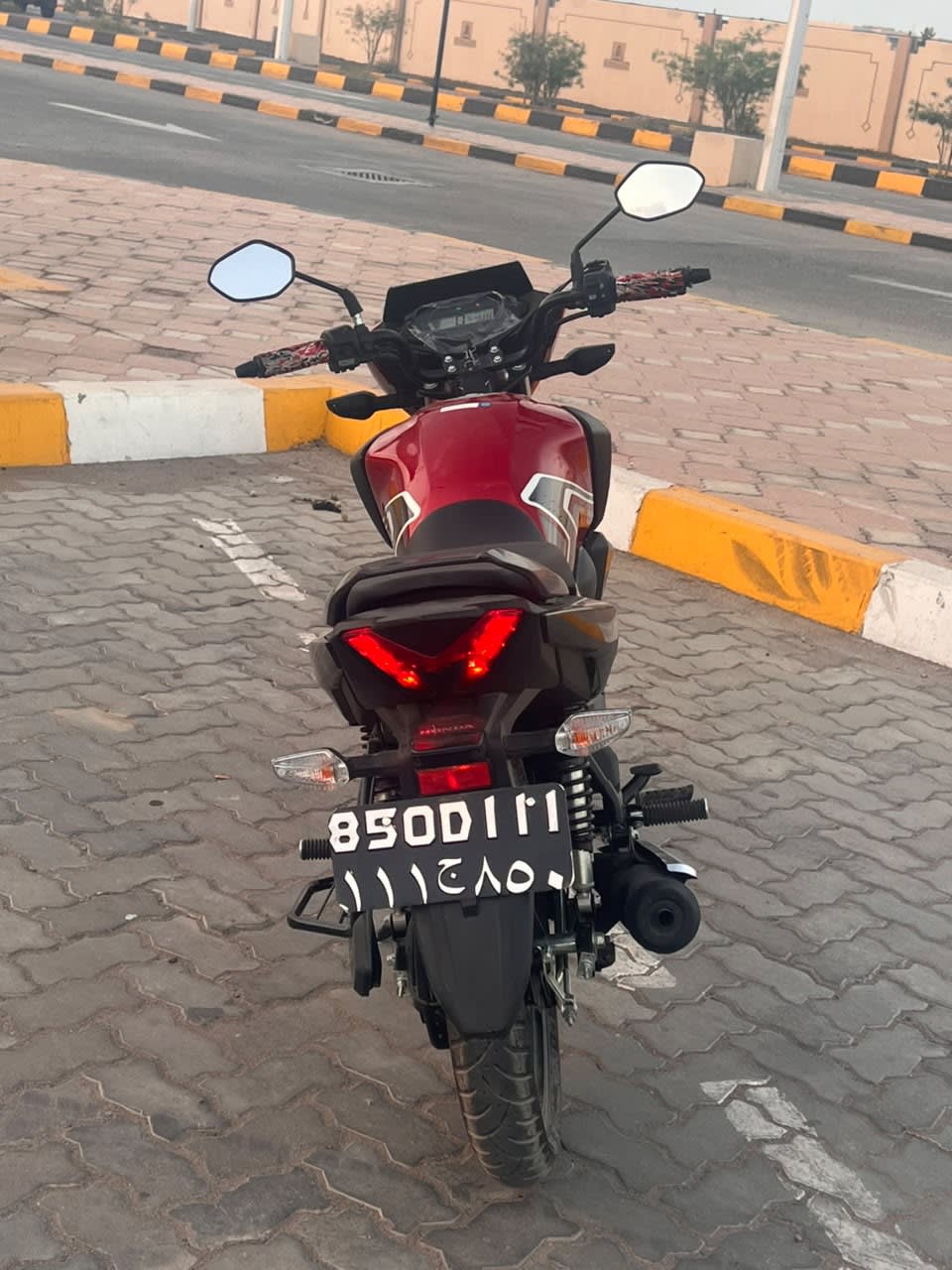 Moto Honda XP125 rouge en très bon état à vendre