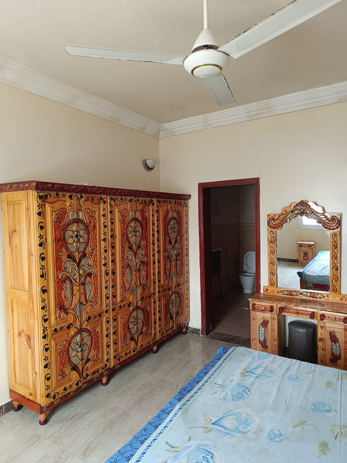 Ensemble chambre à coucher artisanal en bois sculpté