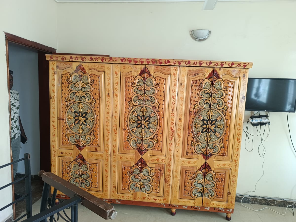 Ensemble chambre à coucher artisanal en bois sculpté