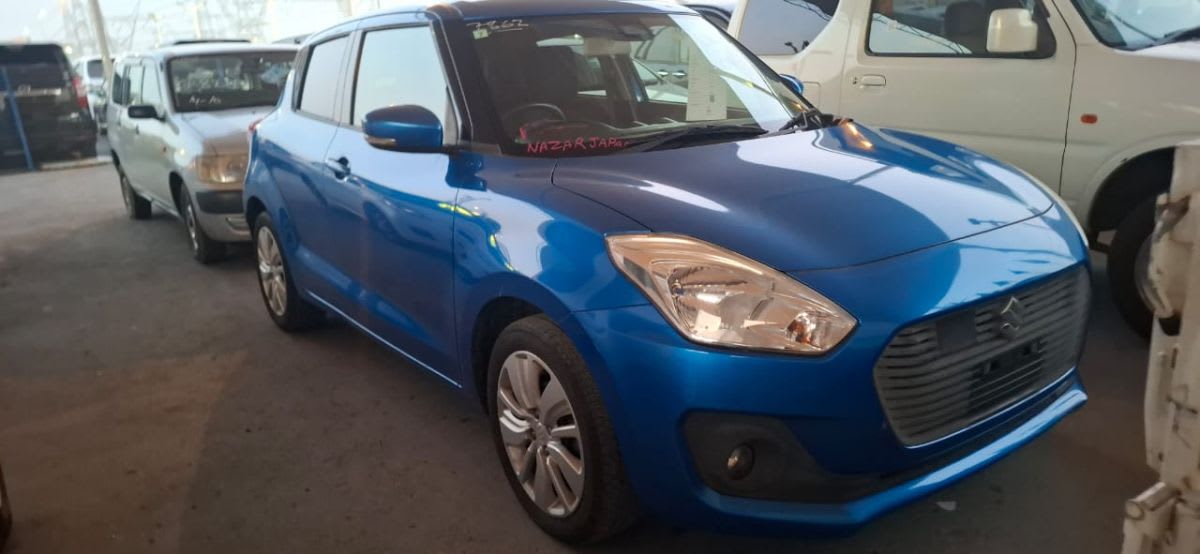 Suzuki Swift 2018, bleue, 19 000 km, comme neuve