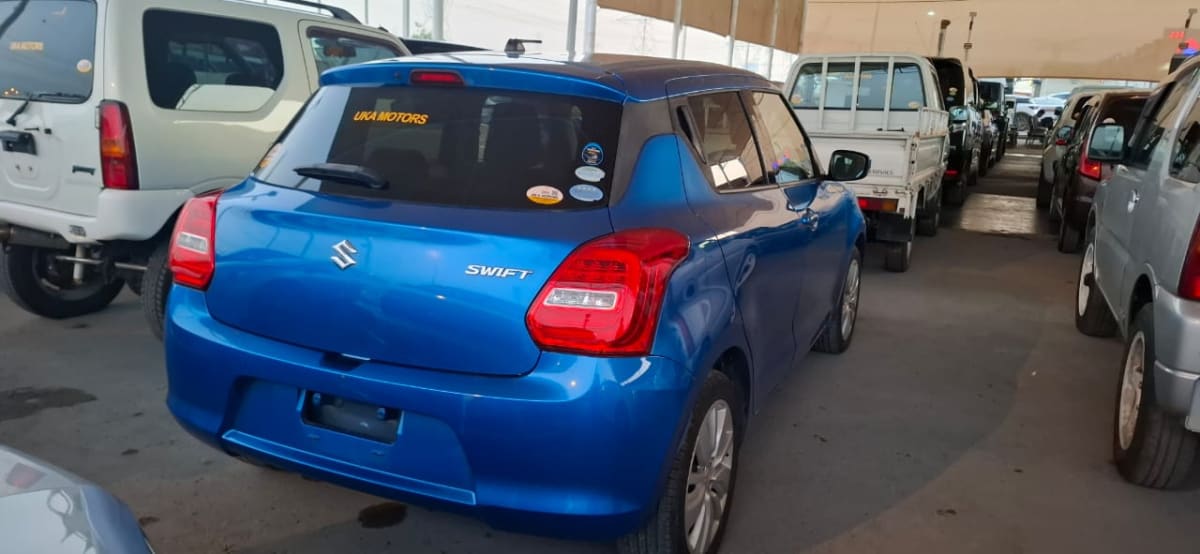 Suzuki Swift 2018, bleue, 19 000 km, comme neuve